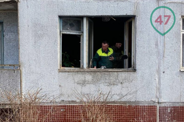 В Ленобласти устранены последствия налета беспилотников. Окна в Молодцово закроют пленкой В Ленобласти устранены последствия налета беспилотников. Окна в Молодцово закроют пленкой