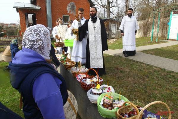 
        Готовимся к Пасхе. Печем куличи в микроволновке, с мятой и чаем матча    