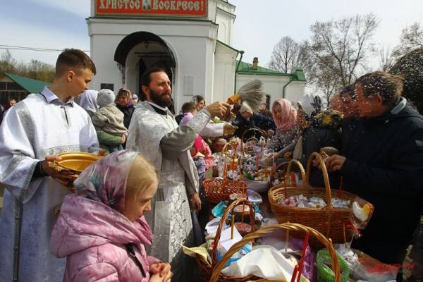 
        Готовимся к Пасхе. Печем куличи в микроволновке, с мятой и чаем матча    