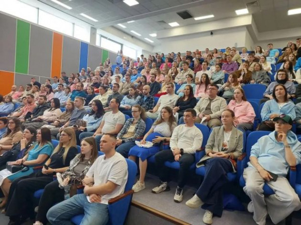 В Ленинградском перинатальном центре врачи встретились с будущими родителями В Ленинградском перинатальном центре врачи встретились с будущими родителями