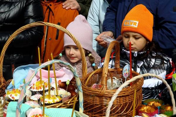 
        Готовимся к Пасхе. Печем куличи в микроволновке, с мятой и чаем матча    