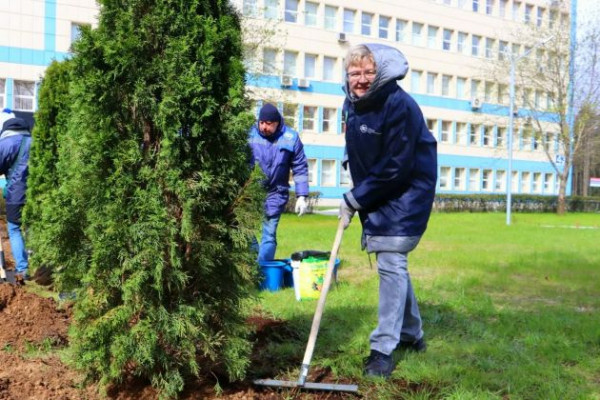 Работники ТВСЗ продолжили ЭКОмарафон на мемориале и улицах города Работники ТВСЗ продолжили ЭКОмарафон на мемориале и улицах города