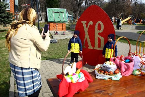 
        Готовимся к Пасхе. Печем куличи в микроволновке, с мятой и чаем матча    