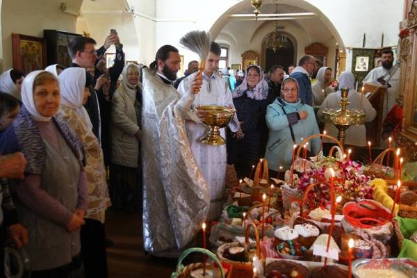 
        Готовимся к Пасхе. Печем куличи в микроволновке, с мятой и чаем матча    