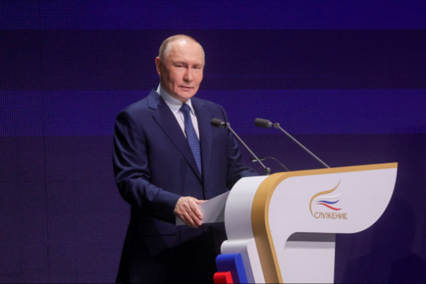 &laquo;Барьеры временные, а Россия вечна&raquo;. Путин призвал законодателей не зацикливаться на запретах