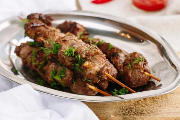 
        Вкусная, но опасная корочка. Как снизить вред жареного мяса    