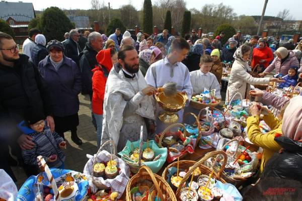 
        Готовимся к Пасхе. Печем куличи в микроволновке, с мятой и чаем матча    