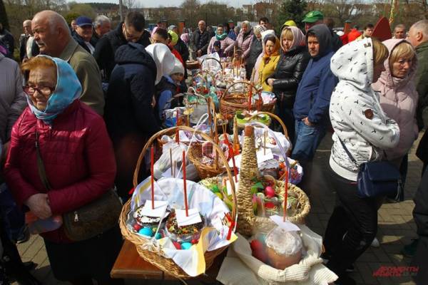 
        Готовимся к Пасхе. Печем куличи в микроволновке, с мятой и чаем матча    