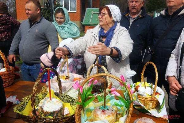 
        Готовимся к Пасхе. Печем куличи в микроволновке, с мятой и чаем матча    