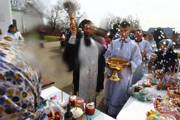 
        Готовимся к Пасхе. Печем куличи в микроволновке, с мятой и чаем матча    