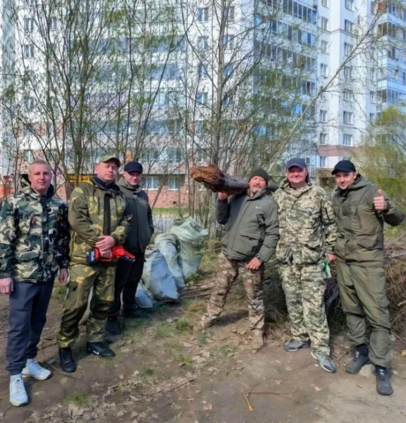 Работники ТВСЗ продолжили ЭКОмарафон на мемориале и улицах города Работники ТВСЗ продолжили ЭКОмарафон на мемориале и улицах города