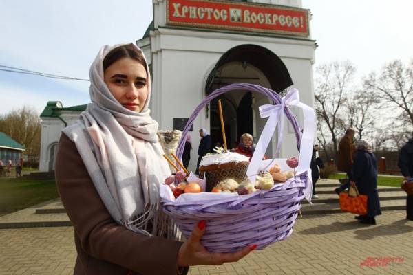 
        Готовимся к Пасхе. Печем куличи в микроволновке, с мятой и чаем матча    