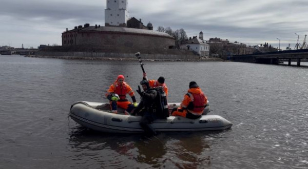 Стало известно, фрагменты каких старинных судов лежали в воде у Выборгского замка