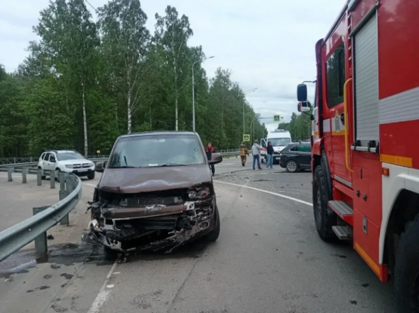 На &laquo;Южном полукольце&raquo; под Кировском разбились два Volkswagen и Hyundai