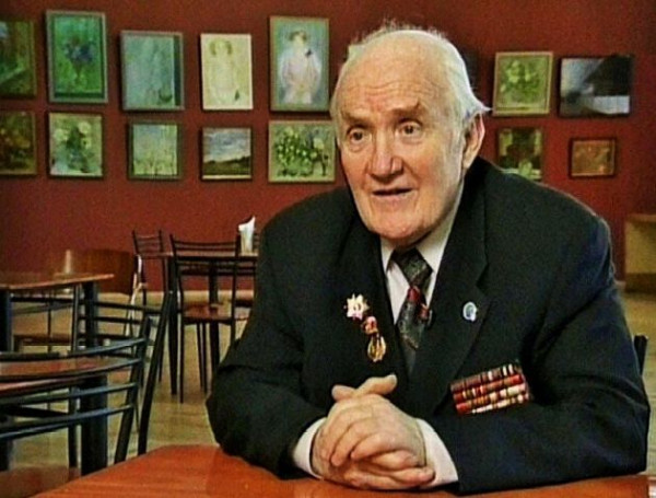 "Смотрите, падла идет". А это орденоносец, любивший играть дураков