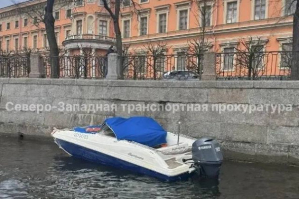В Петербурге опросили молодого водителя катера после наезда на опору моста. Говорит, катал друзей В Петербурге опросили молодого водителя катера после наезда на опору моста. Говорит, катал друзей