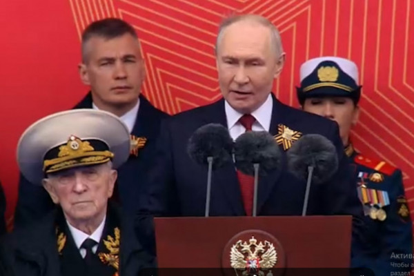 "Судьбу страны вершат люди". Что сказал президент на Красной площади