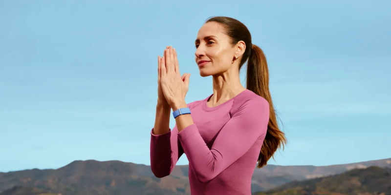 Google показала Fitbit Air &mdash; аналог фитнес-браслета Whoop без обязательной подписки