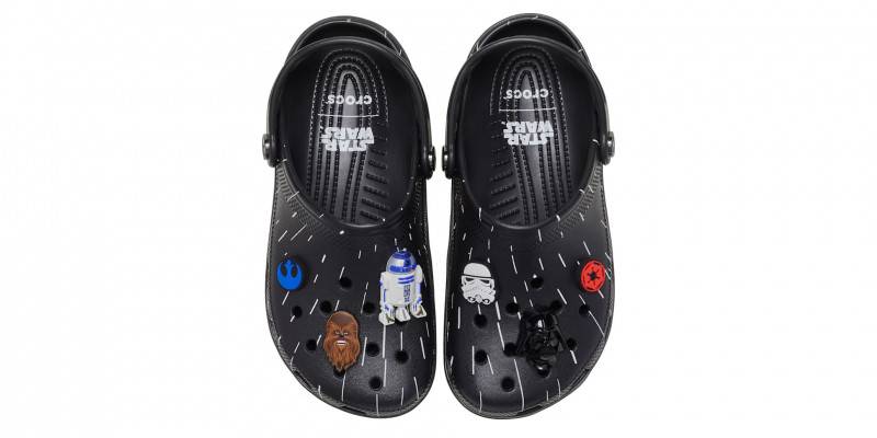 Ко Дню &laquo;Звёздных войн&raquo;: Crocs выпустила сабо по &laquo;Мандалорцу и Грогу&raquo; и классической трилогии