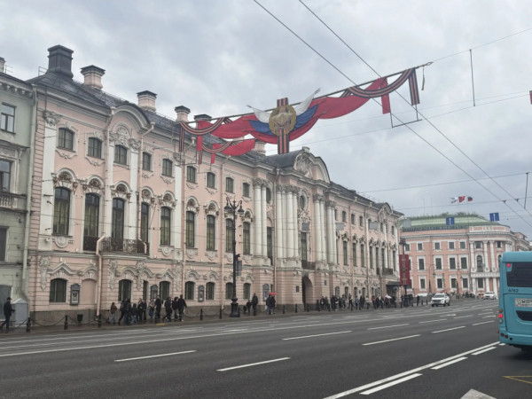 Парад Победы потерпел серьезные изменения в 2026 году. Как петербуржцы и москвичи отметят 9 Мая? Парад Победы потерпел серьезные изменения в 2026 году. Как петербуржцы и москвичи отметят 9 Мая?
