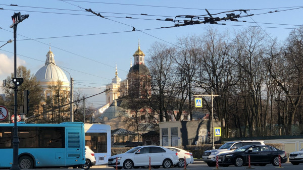 Петербург застыл в 9-балльных пробках перед майскими праздниками