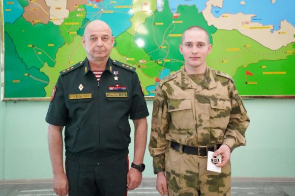Росгвардейцев наградили за сбитые БПЛА над Петербургом и Ленобластью. Работу сняла камера