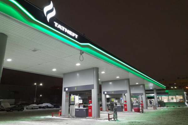 Ограничения на продажу топлива на АЗС &laquo;Татнефть&raquo; дошли до Воронежа, Липецка, Самары