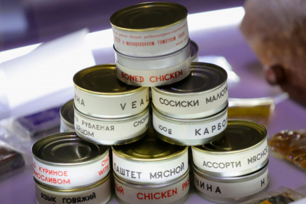Килькой по голове. Петербуржец жестоко избил консервными банками своего приятеля в &ldquo;Дикси&rdquo;
