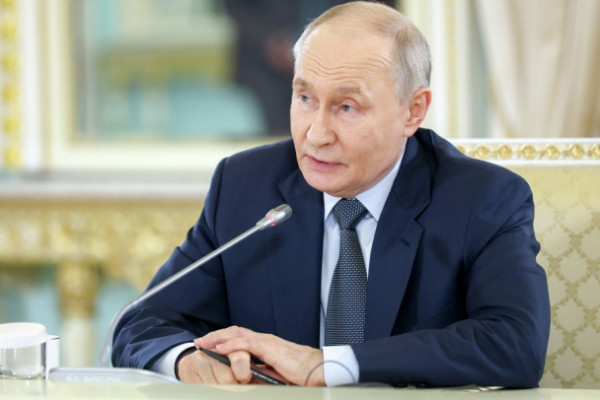 Путин: Реальные доходы в РФ растут под 28% Путин: Реальные доходы в РФ растут под 28%