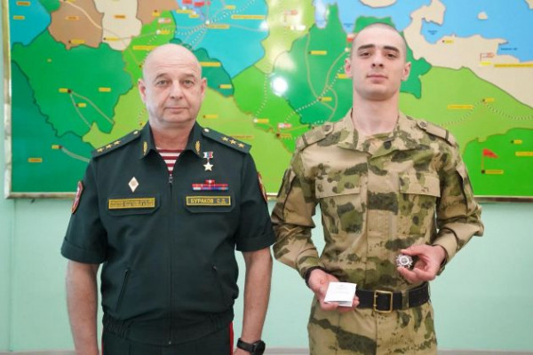 Росгвардейцев наградили за сбитые БПЛА над Петербургом и Ленобластью. Работу сняла камера