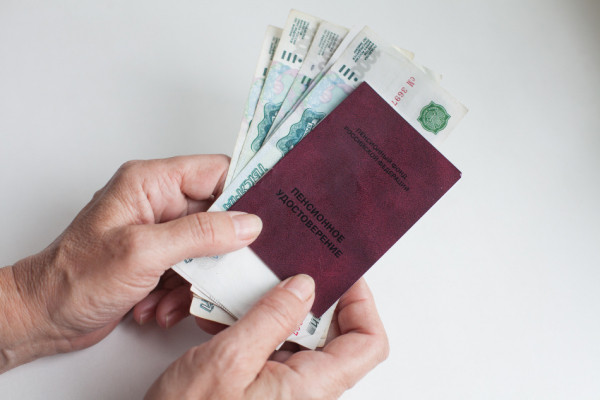 Три причины, по которым могут приостановить выплату пенсии в России