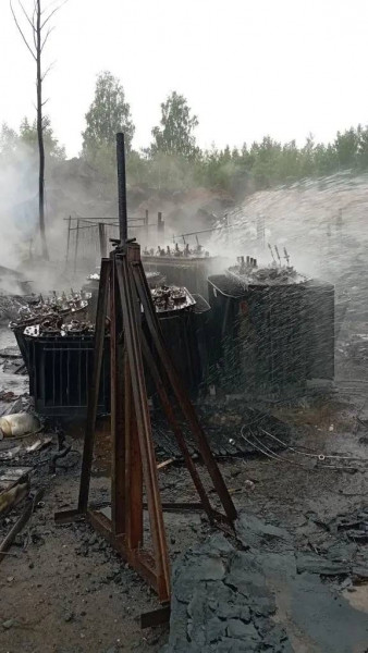 В Сертолово тушили грузовик, вышку и мусор В Сертолово тушили грузовик, вышку и мусор