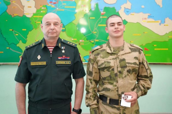 Росгвардейцев наградили за сбитые БПЛА над Петербургом и Ленобластью. Работу сняла камера
