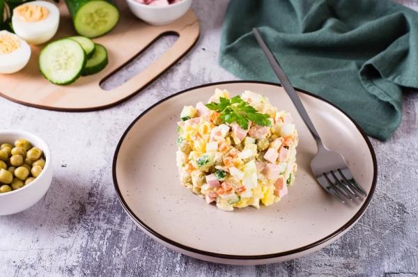 
        Крупно нарезать. Почему оливье в СССР хранился дольше и был вкуснее    