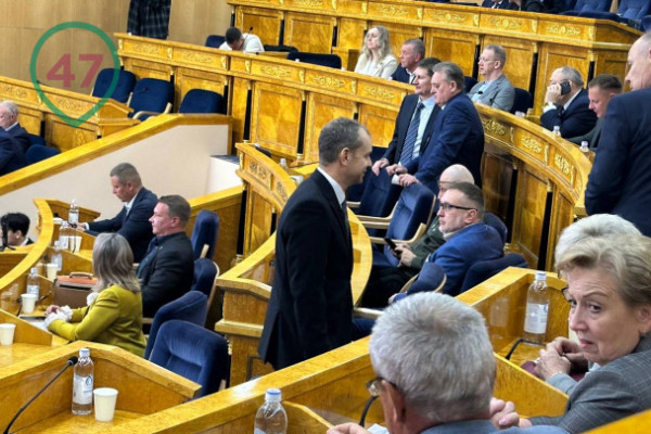 Депутатов Ленобласти экстренно собрали. Всё &ndash; ради выборов