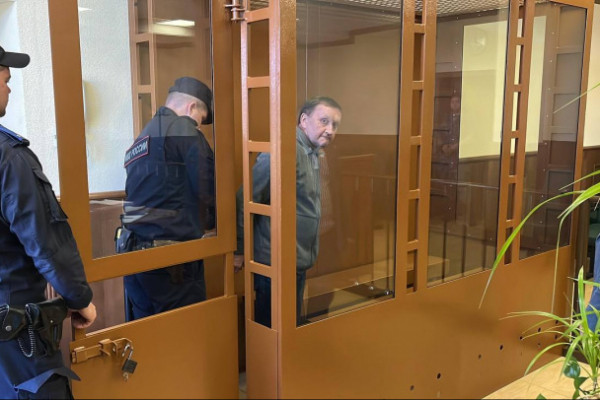 В Петербурге депутату, коммерсанту и руководителям Колпино продлили арест В Петербурге депутату, коммерсанту и руководителям Колпино продлили арест