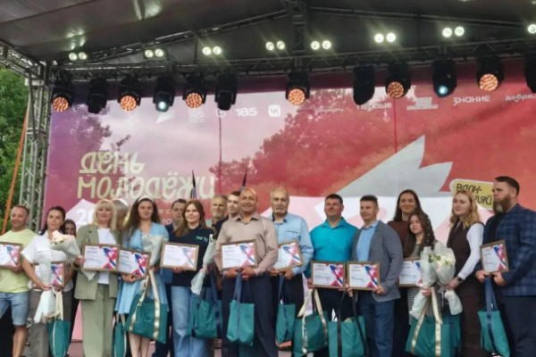 В День молодежи в Кудрово наградили лучших по профессии