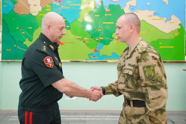 Росгвардейцев наградили за сбитые БПЛА над Петербургом и Ленобластью. Работу сняла камера