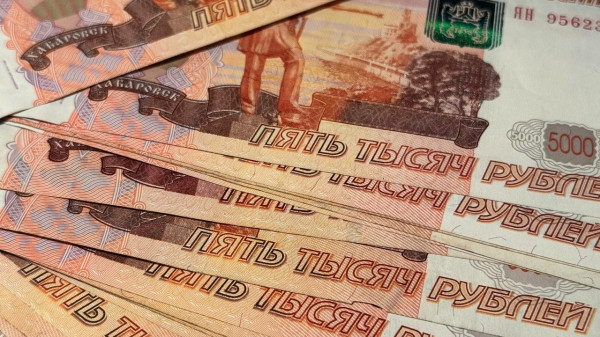 Петербург вошел в десятку городов России с самым прибыльным доходом у молодежи