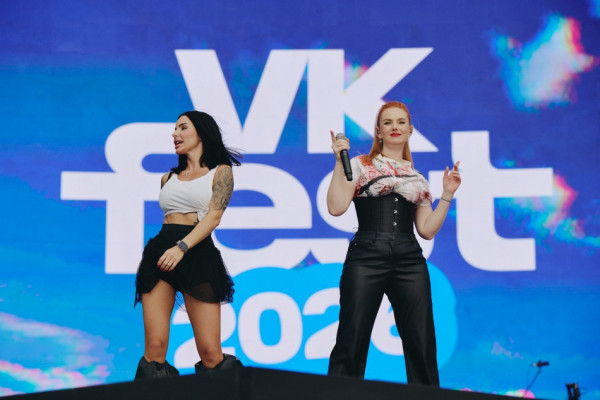 Ваня Дмитриенко, Лолита, t.A.T.u. и Клава Кока поделились закулисными историями на VK Fest Ваня Дмитриенко, Лолита, t.A.T.u. и Клава Кока поделились закулисными историями на VK Fest