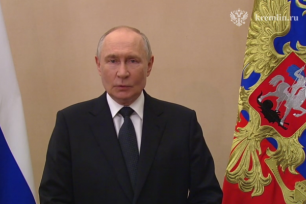 Президент России пообщался с петербуржцами на набережной