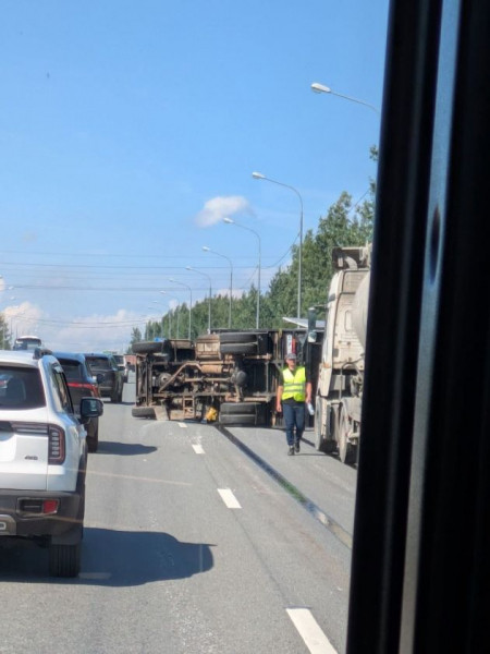 На &laquo;Коле&raquo; у Разметелево пробка на два километра из-за ДТП с &laquo;Газелью&raquo;