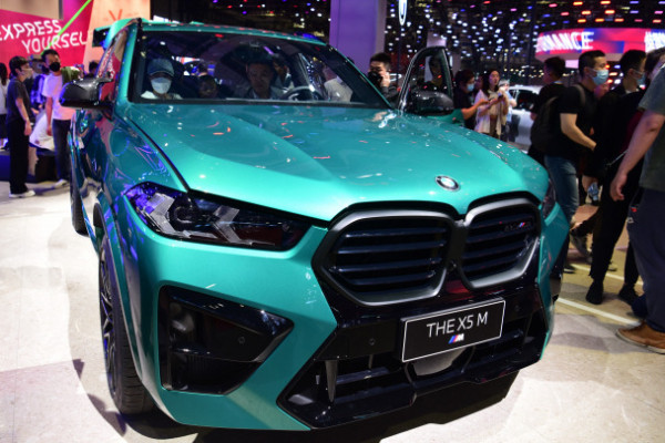 Создатель дизайна BMW X5 стал гражданином России