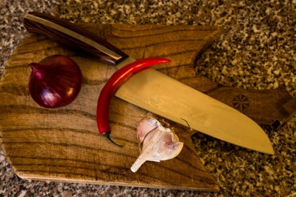 
        Готовить как шеф. Чем различаются кухонные ножи и какой для чего подходит?    