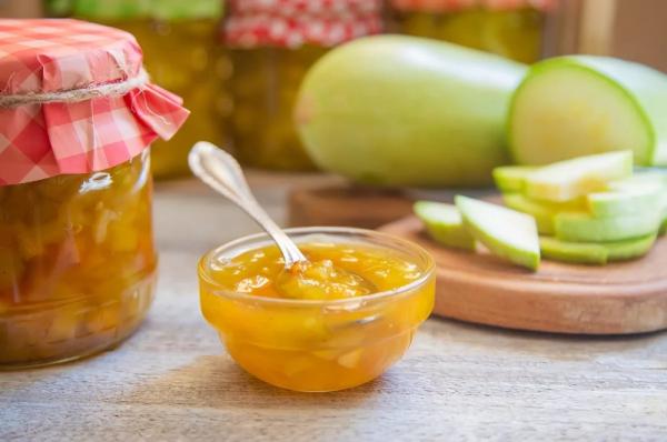 
        Никто не угадает! Четыре рецепта сладостей из кабачков &mdash; необычно, но вкусно    