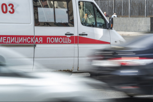 Парочку на самокате сбили на "встречке" в Мурино Парочку на самокате сбили на "встречке" в Мурино