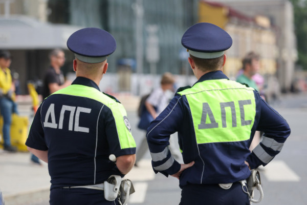 Полиция настигла пьяного водителя "Хендай" у леса после погони в Петербурге