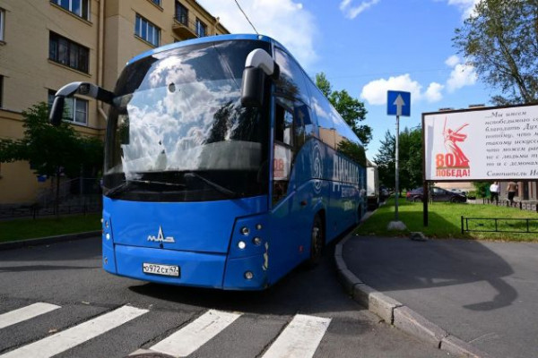 Правительство Ленобласти передало два автобуса Минобороны РФ