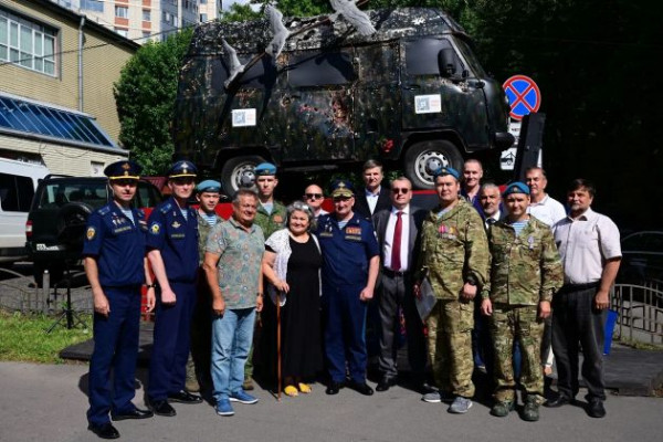 Правительство Ленобласти передало два автобуса Минобороны РФ