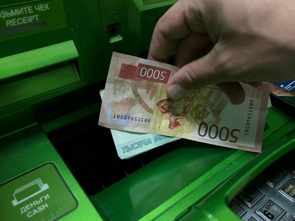 Банки начали блокировать карты за комментарии к переводам между знакомыми Банки начали блокировать карты за комментарии к переводам между знакомыми